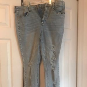 Crop distressed jeans